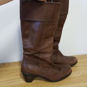 Dansko leather 2 1/4" heeled boots GUC